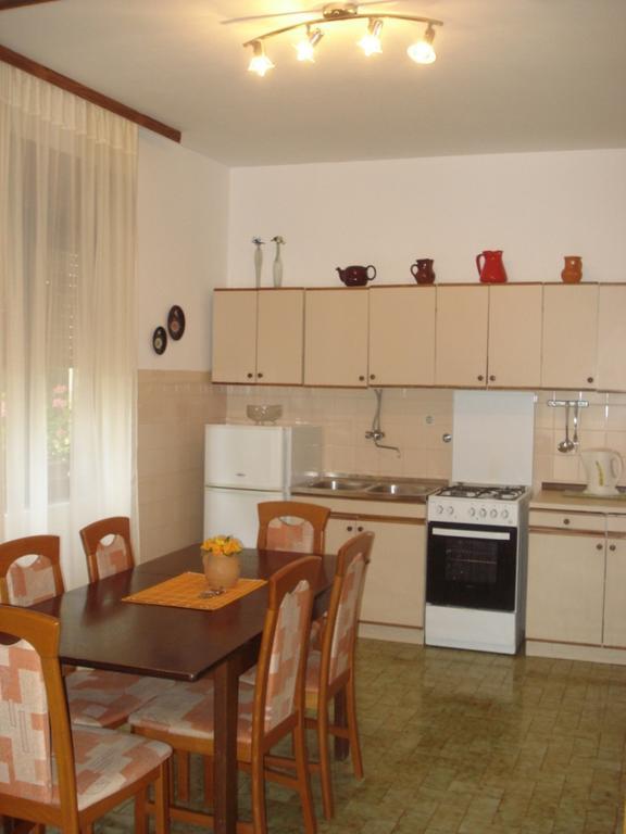 Apartments Xenia Petrcane Rum bild