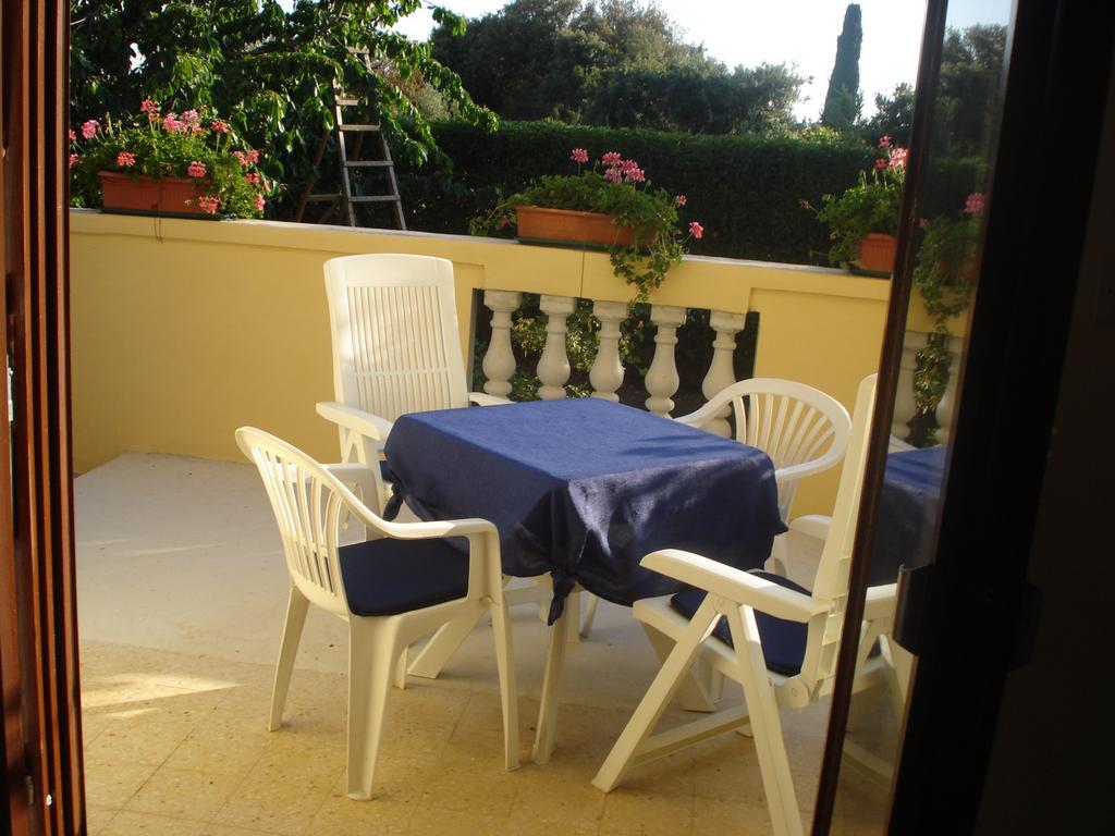 Apartments Xenia Petrcane Rum bild